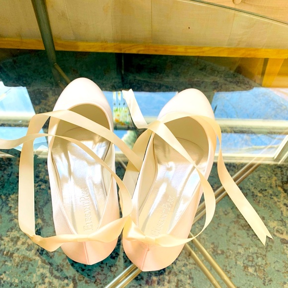 ✨Elegant Park✨ White Satin Round Toe Ballet Flat W/Removable Satin Ribbo… - Picture 4 of 16